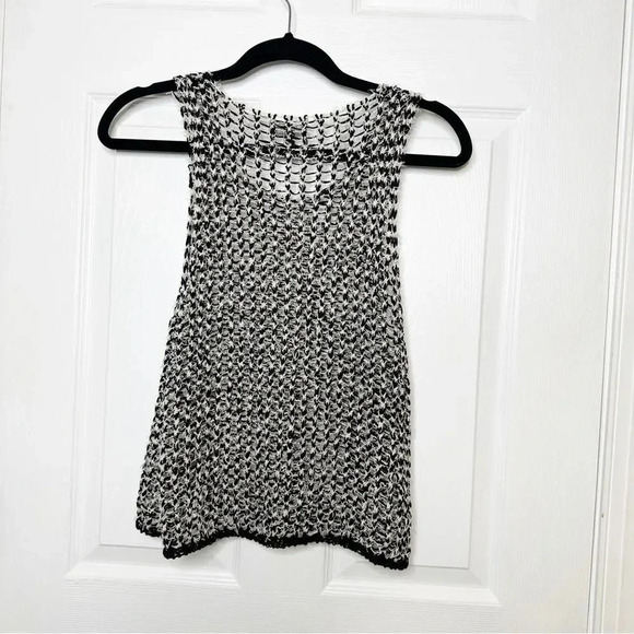 EILEEN FISHER Size XS Tufted Cotton Twist Black White Jewel Neck Crop Shell - Picture 7 of 8